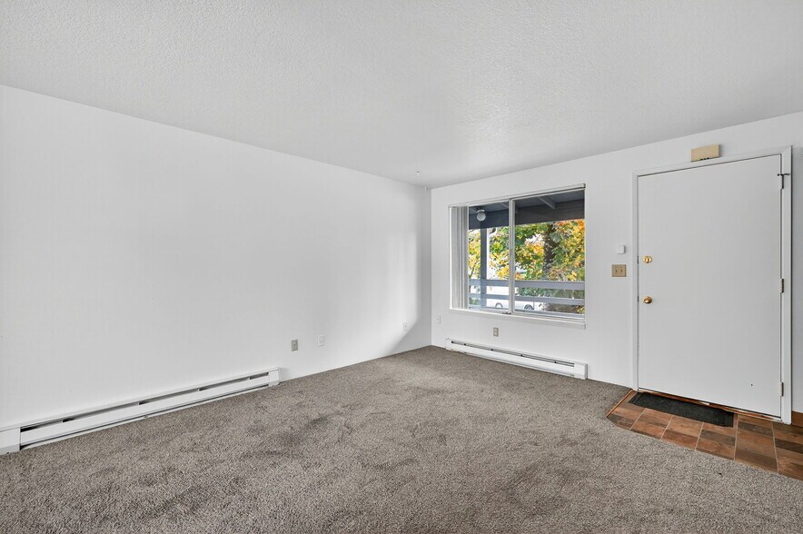 More Photos Of 17170 Beers Ave, Sandy Multifamily For Sale