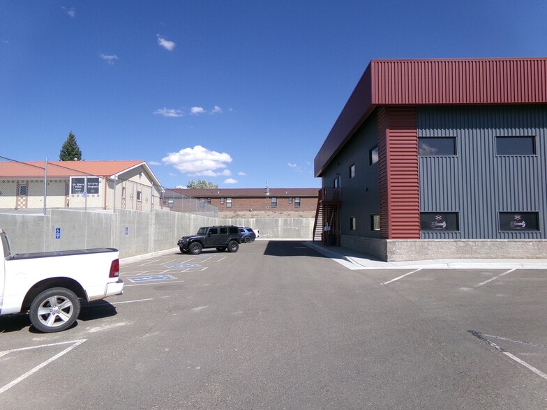More Photos Of 120 Winston Dr, Rock Springs Office For Sale
