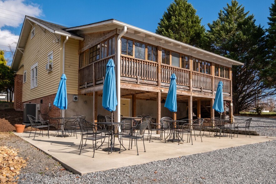 More Photos Of 913 N Bridge St, Elkin General Retail For Sale