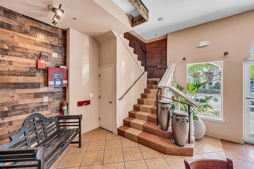 More Photos Of 223 Valencia Ave, Coral Gables Restaurant For Lease
