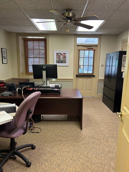 More Photos Of 879 Fritztown Rd, Sinking Spring Office For Lease