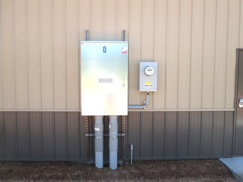 More Photos Of 10 Opportunity Dr, Abbotsford Distribution For Lease