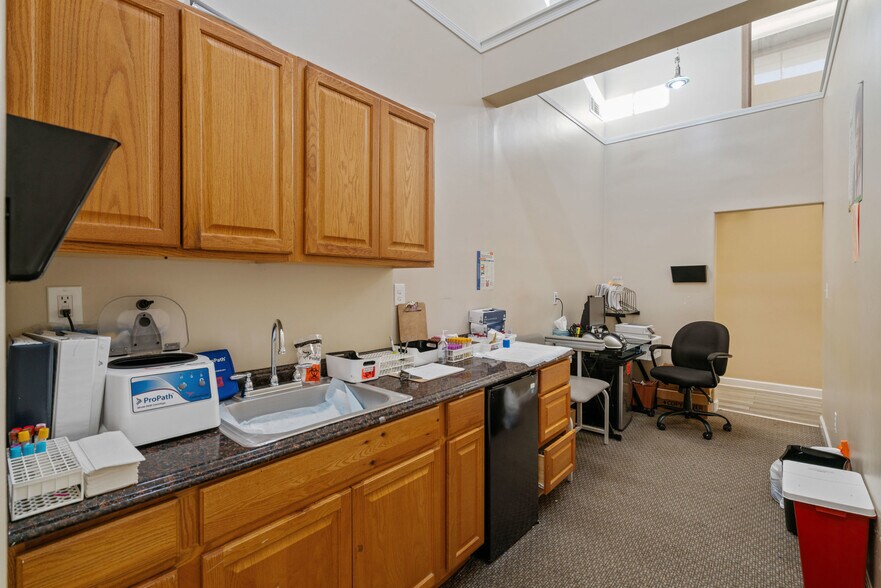 More Photos Of 237 Upper Riverdale Rd, Riverdale Medical For Sale