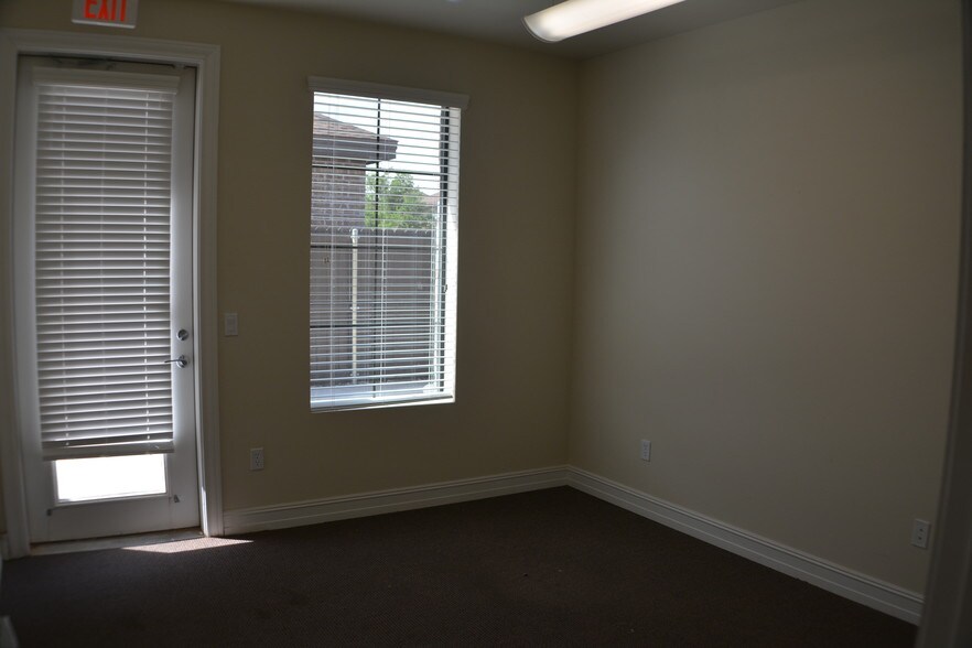 More Photos Of 7021 Kewanee Ave, Lubbock Office For Lease