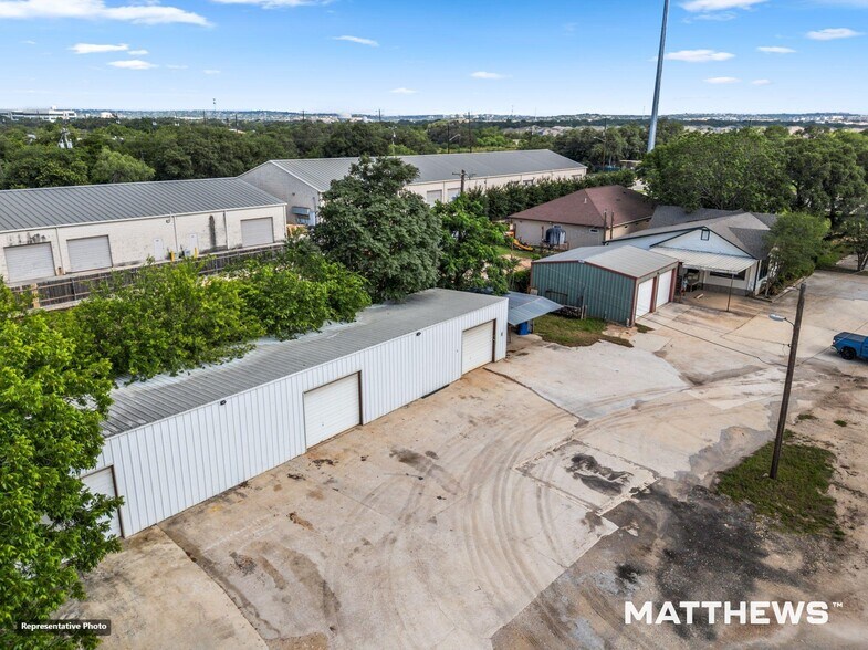 More Photos Of 18833 Redland Rd, San Antonio Light Distribution For Sale
