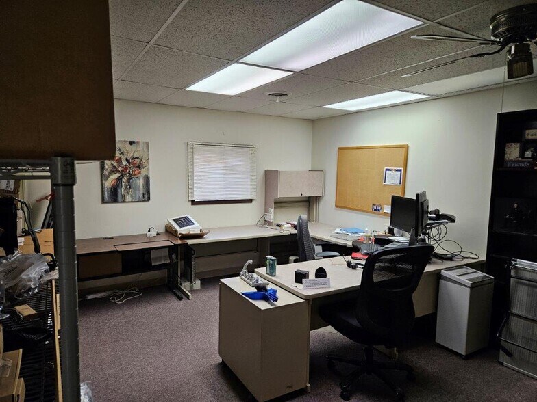 More Photos Of 118 E 2nd St, Miller Office For Sale