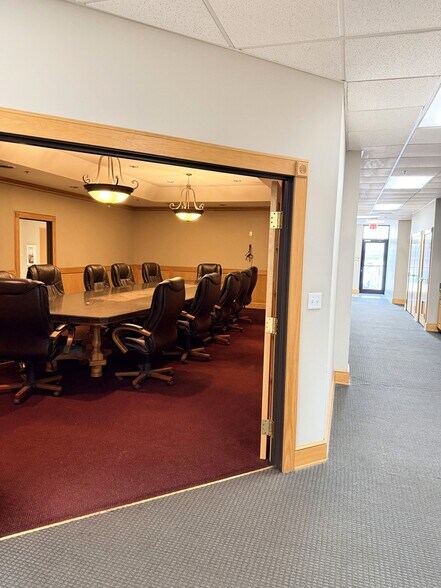 More Photos Of 1325 SW Market St, Lee's Summit Manufacturing For Lease