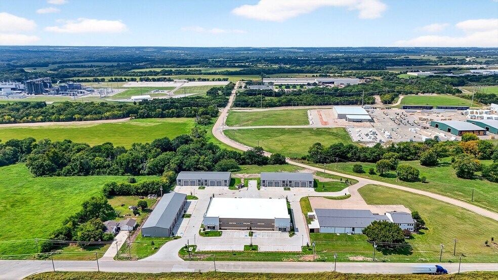 More Photos Of 304 Progress Dr, Sherman Warehouse For Sale