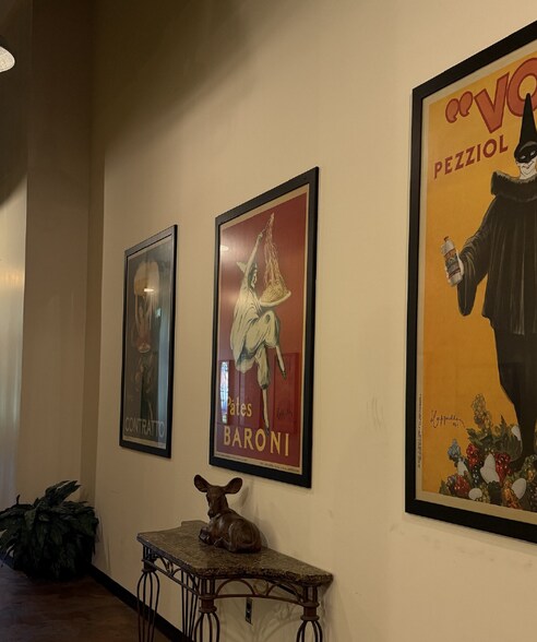 More Photos Of 611 S Main St, Grapevine Office For Lease