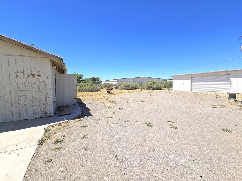 More Photos Of 10135 S Barrackman Rd, Mohave Valley Light Distribution For Lease