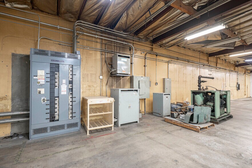 More Photos Of 9200 Lower Azusa Rd, Rosemead Warehouse For Sale