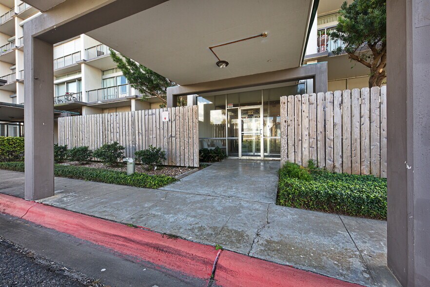 More Photos Of 4600 Ocean Dr, Corpus Christi Apartments For Sale