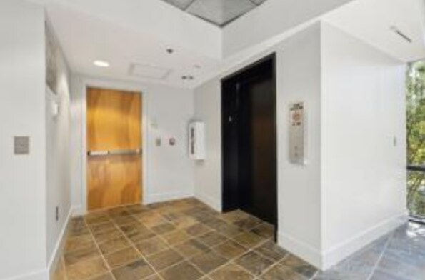 More Photos Of 710 Johnnie Dodds Blvd, Mount Pleasant Medical For Sale
