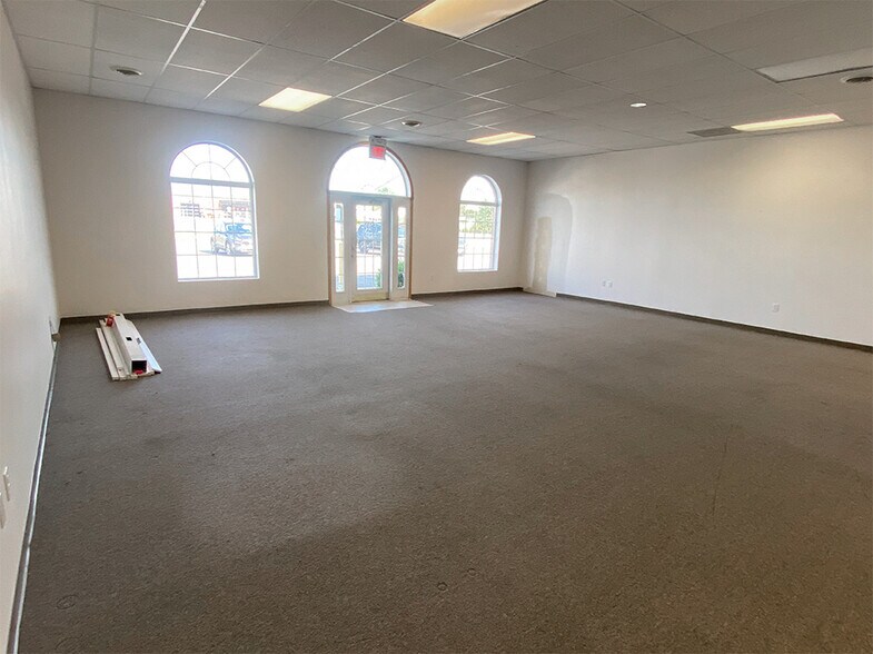 More Photos Of 1331 Jamie Ln, Waterloo Office For Lease