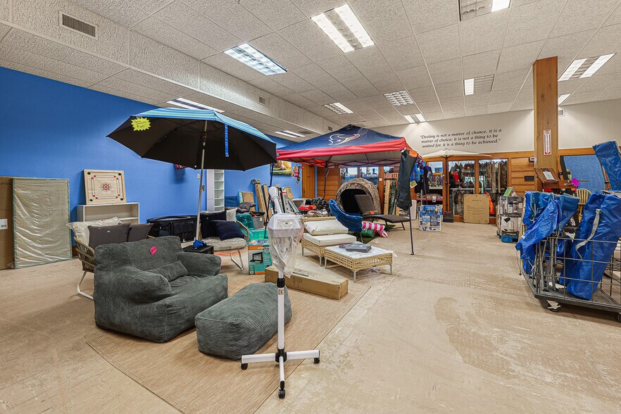 More Photos Of 254 Winnebago Dr, Fond Du Lac Office For Sale