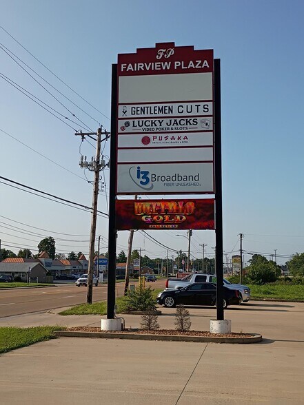 More Photos Of 5317-5327 N Illinois St, Fairview Heights General Retail For Lease