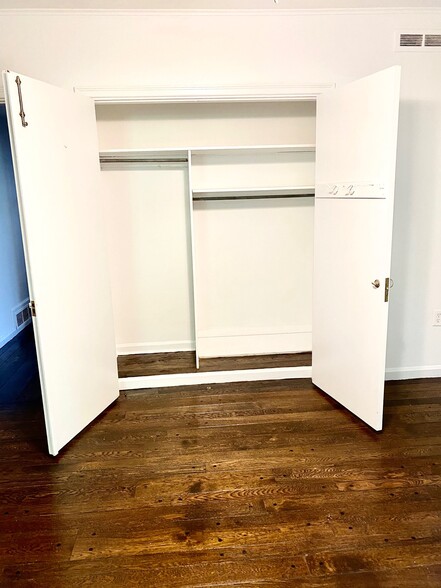 More Photos Of 877 Ludlow, Cincinnati Apartments For Sale