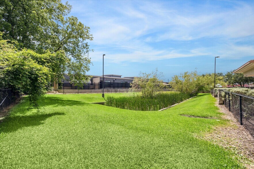 More Photos Of 28850 Tomball Pky, Tomball Bank For Sale
