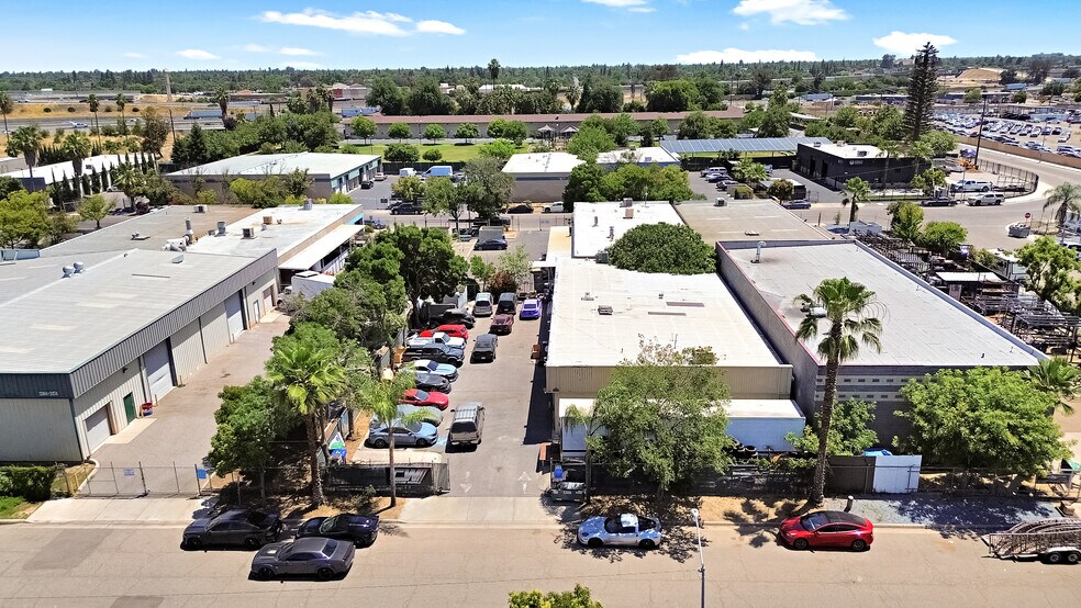 More Photos Of 2152 N Briarwood Ave, Fresno Warehouse For Sale