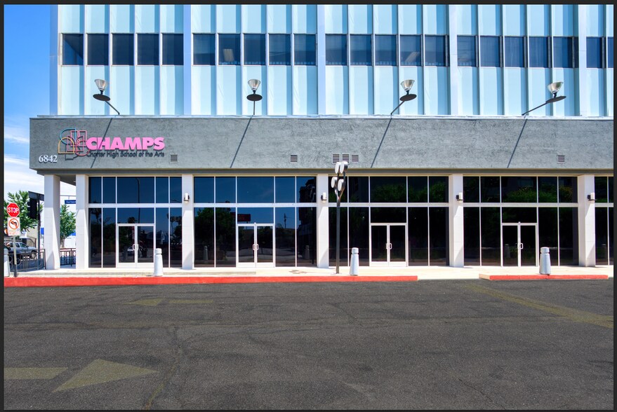 More Photos Of 6842 Van Nuys Blvd, Van Nuys Office For Lease