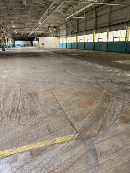 More Photos Of 1601 General Electric Rd, Bloomington Warehouse For Lease