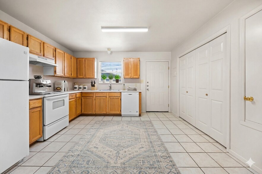 More Photos Of 1118 W Goodwin St, Pleasanton Multifamily For Sale