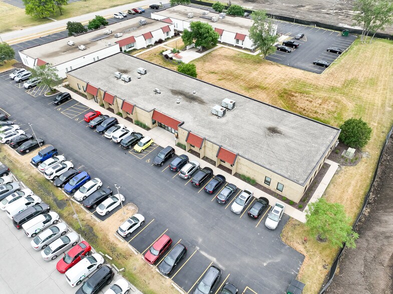 Primary Photo Of 355 Smoke Tree Plaza Dr, North Aurora Office For Lease