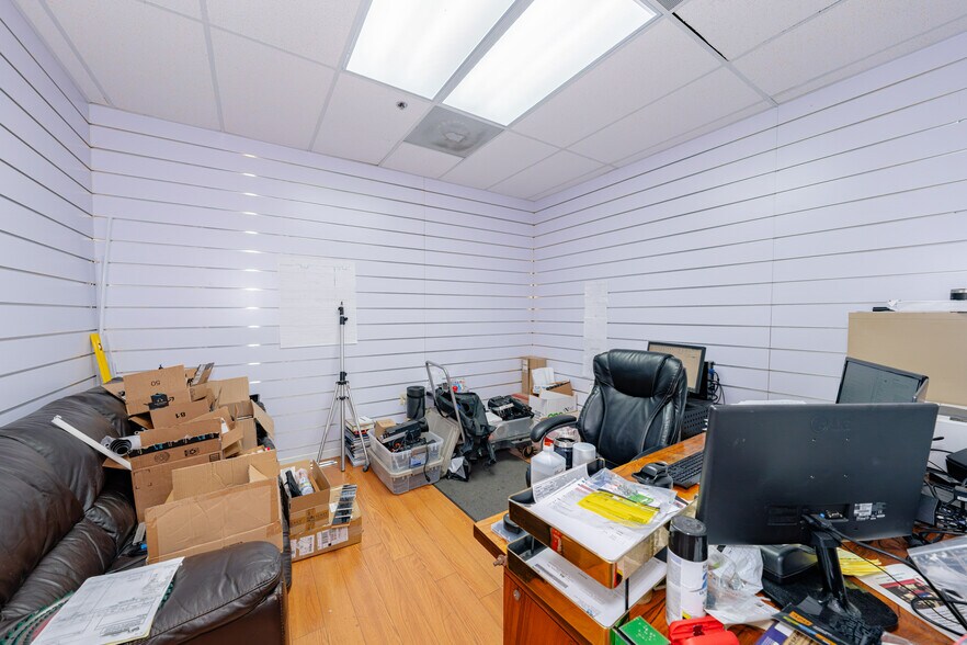 More Photos Of 4000 N 28th Ter, Hollywood Warehouse For Lease