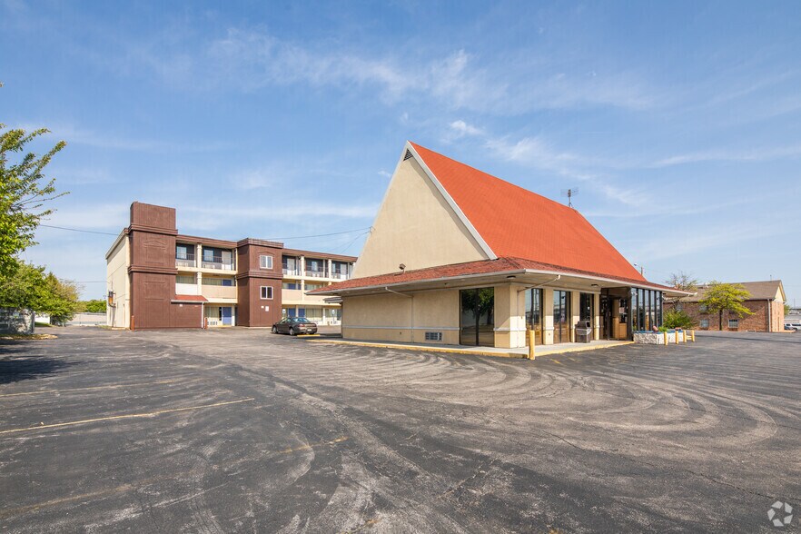 More Photos Of 4545 Woodson Rd, Saint Louis Hotel For Sale