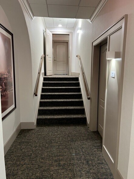 More Photos Of 3-7 Pondfield Rd, Bronxville Storefront Retail Office For Lease