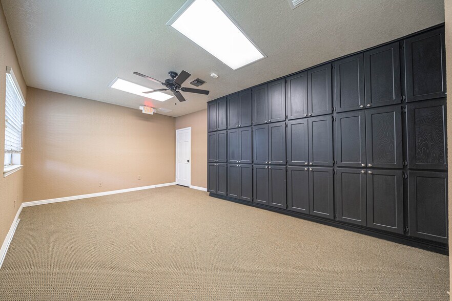 More Photos Of 104 Medical Dr, Boerne Office For Lease