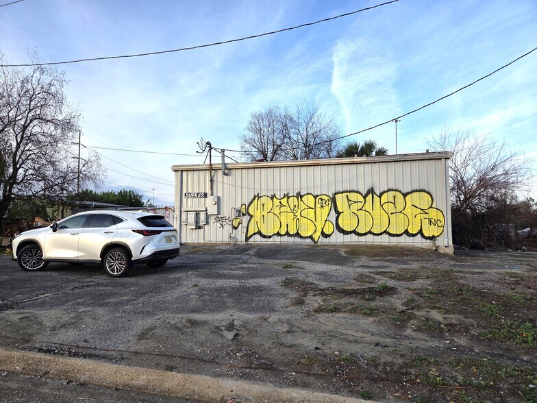 More Photos Of 3030 Franklin Ave, New Orleans Industrial For Sale