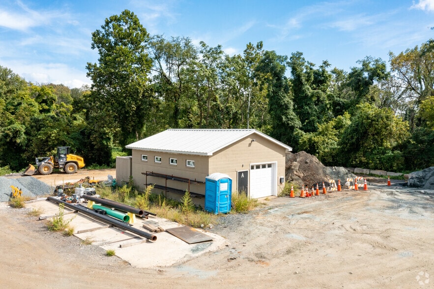 More Photos Of 1031 68th St, Rosedale Warehouse For Lease