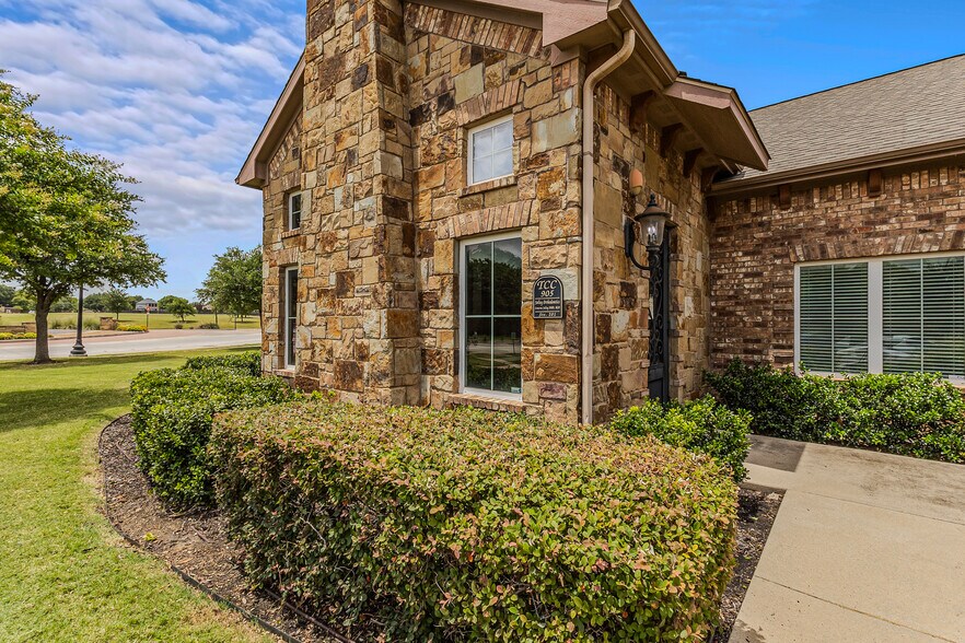 More Photos Of 905 Trophy Club Dr, Trophy Club Office For Lease