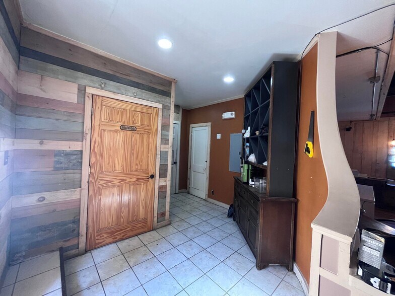 More Photos Of 18 Village Green Way, Southwest Harbor Restaurant For Lease