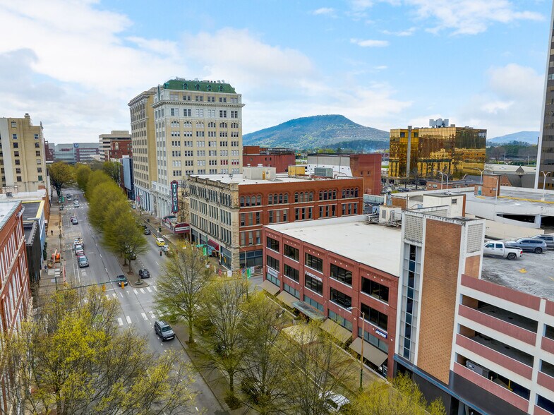 More Photos Of 631 Broad St, Chattanooga Office For Lease