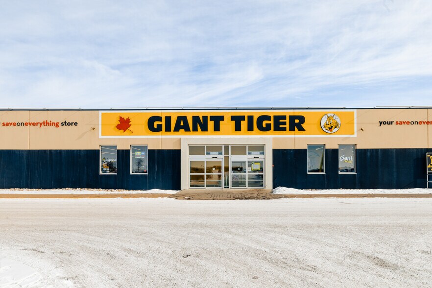 More Photos Of 3725 56 St, Wetaskiwin General Retail For Lease
