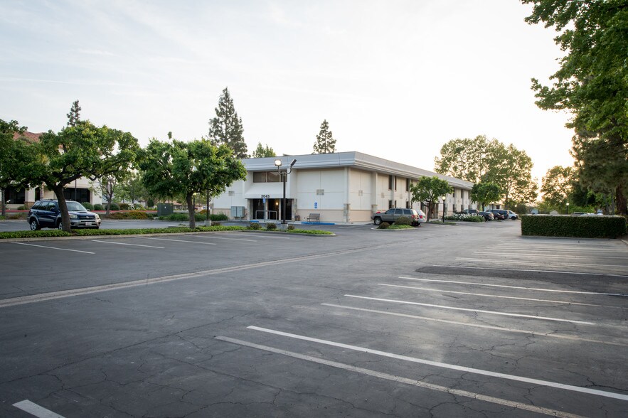 More Photos Of 2045 Royal Ave, Simi Valley Medical For Lease