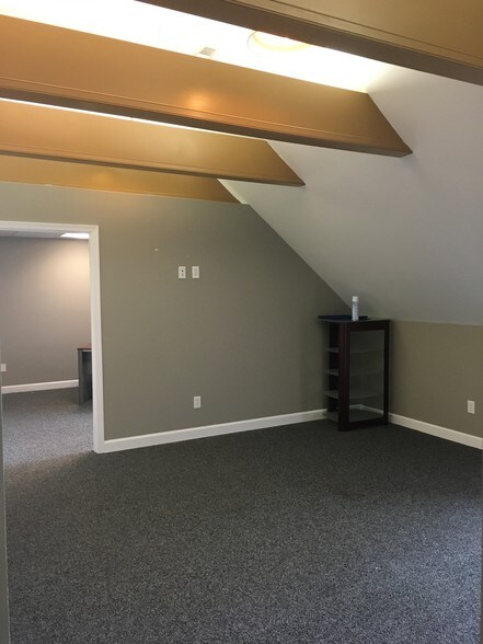 More Photos Of 700 Mobjack Pl, Newport News Office For Sale