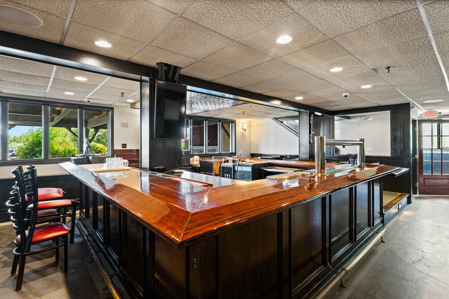 More Photos Of 60 Mile Rd, Wells Restaurant For Sale