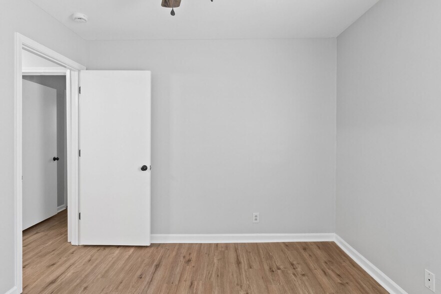 More Photos Of 155 Jack Miller Blvd, Clarksville Apartments For Sale