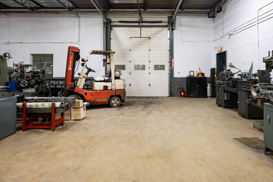 More Photos Of 170 Bennington Dr, Rochester Manufacturing For Lease