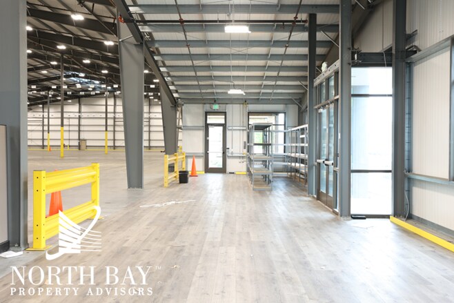 More Photos Of 3300 N Laughlin Rd, Santa Rosa Warehouse For Lease