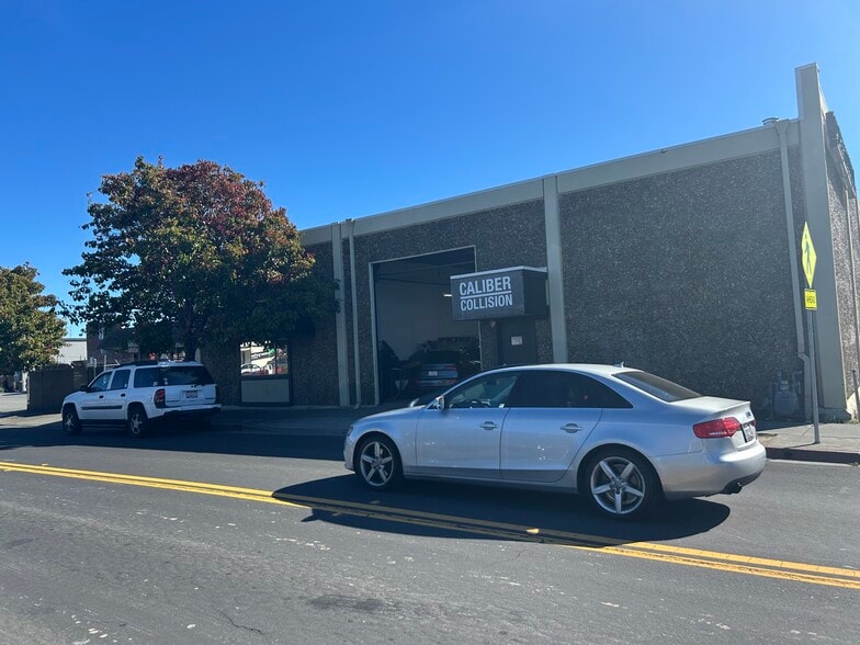 More Photos Of 50 Medway Rd, San Rafael Service For Sale