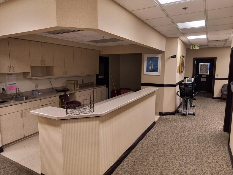 More Photos Of 255 E 90th Dr, Merrillville Medical For Lease