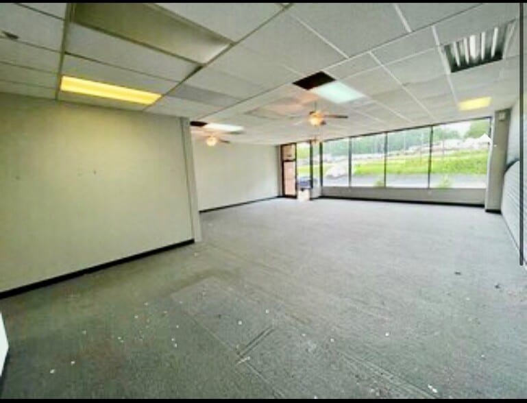 More Photos Of 3507 S Holden Rd, Greensboro Unknown For Lease
