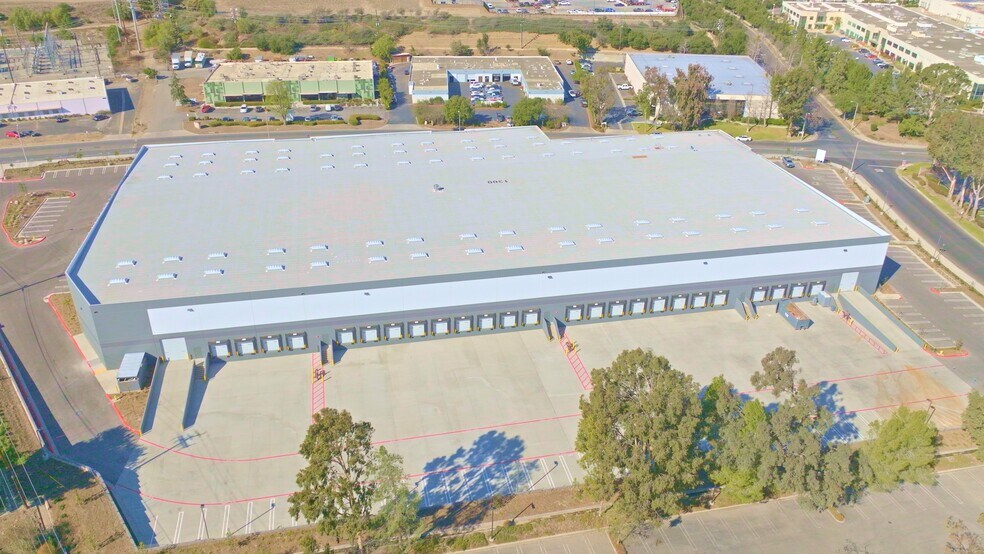 More Photos Of 1300 Lawrence, Thousand Oaks Manufacturing For Lease