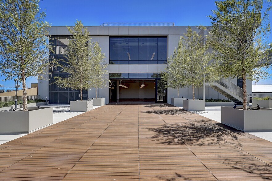 More Photos Of 3101-3102W Exposition Blvd, Los Angeles Office For Lease