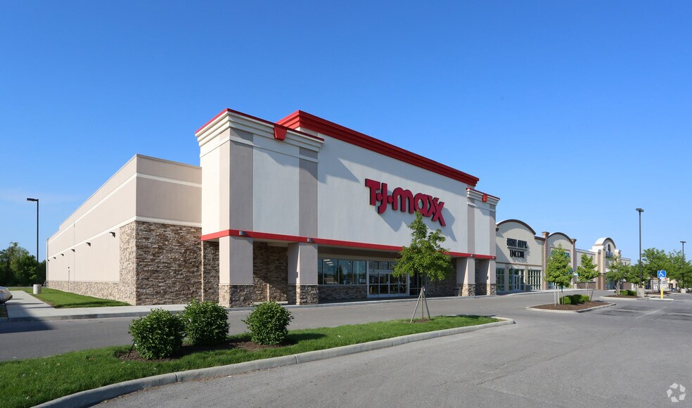 More Photos Of 7995-8173 E Broad St, Reynoldsburg Storefront For Lease