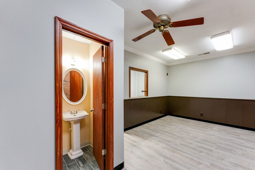 More Photos Of 6501 E Livingston Ave, Reynoldsburg Medical For Lease